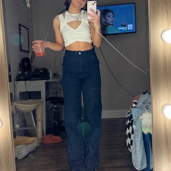 cut out crop top - Picture 3 of 3